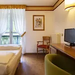 Grand 4*